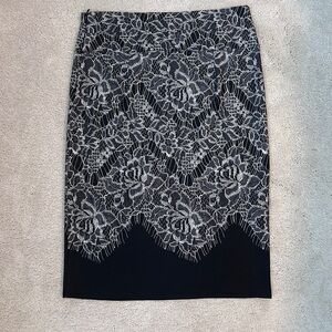 Elegant Black & White Lace Print Pencil Skirt • Made in Italy • Size 6 EUC